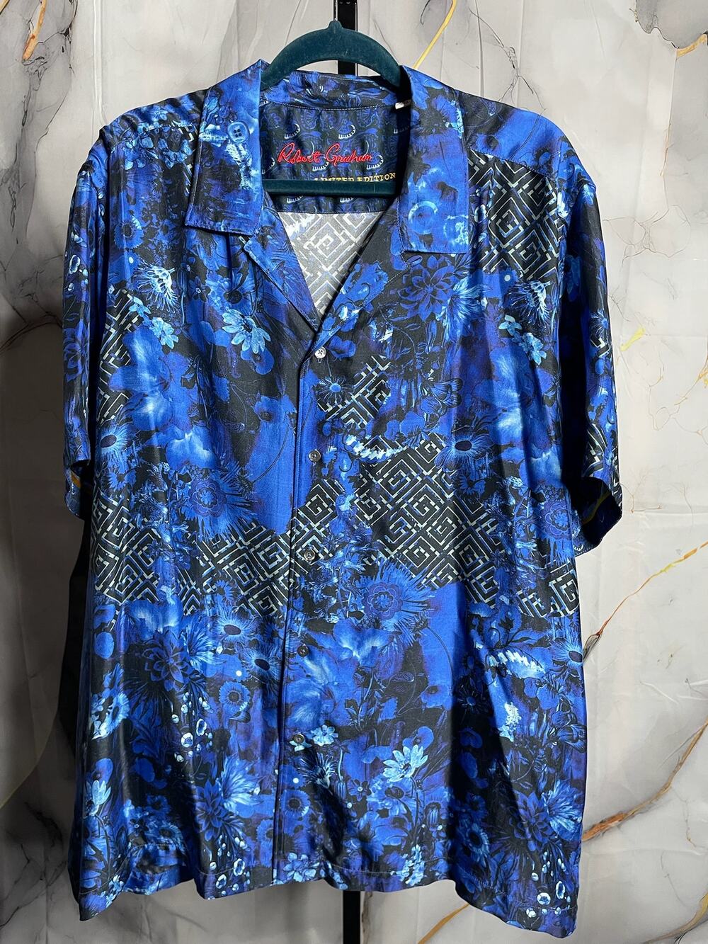Robert Graham Limited Edition 100% Silk Top Sz. 2XL